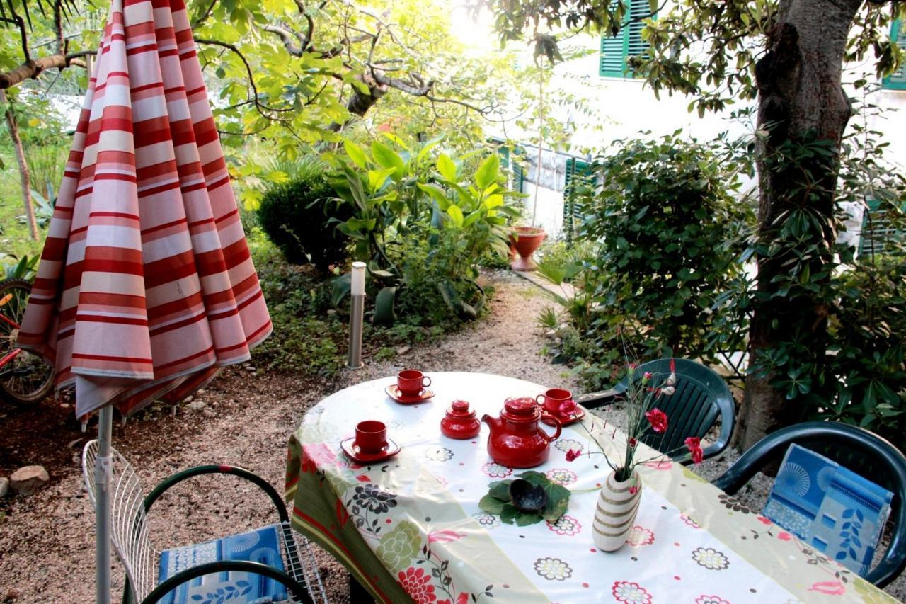 Guest House With Garden - Zuvan Split Zewnętrze zdjęcie
