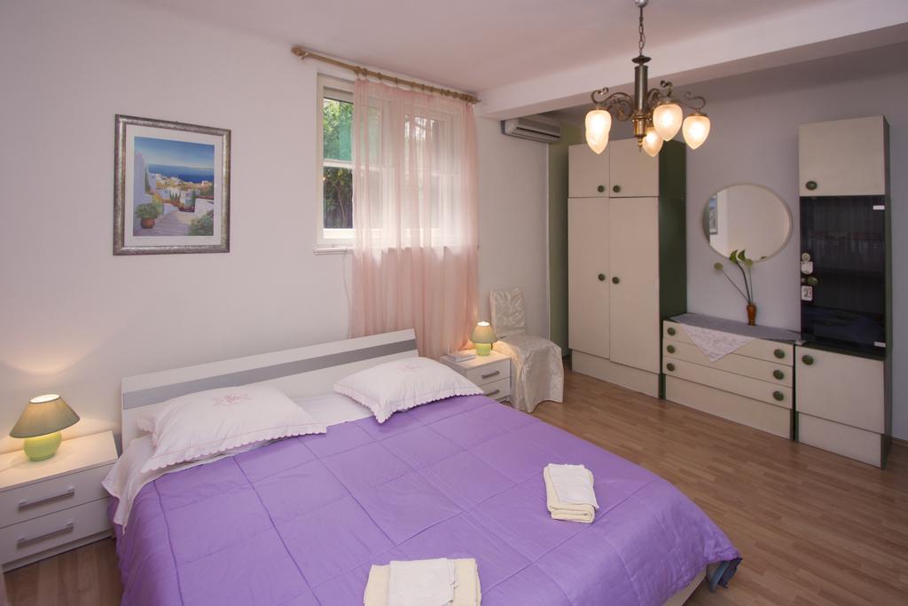 Guest House With Garden - Zuvan Split Zewnętrze zdjęcie
