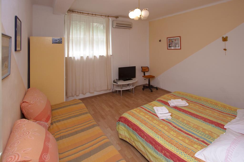 Guest House With Garden - Zuvan Split Zewnętrze zdjęcie