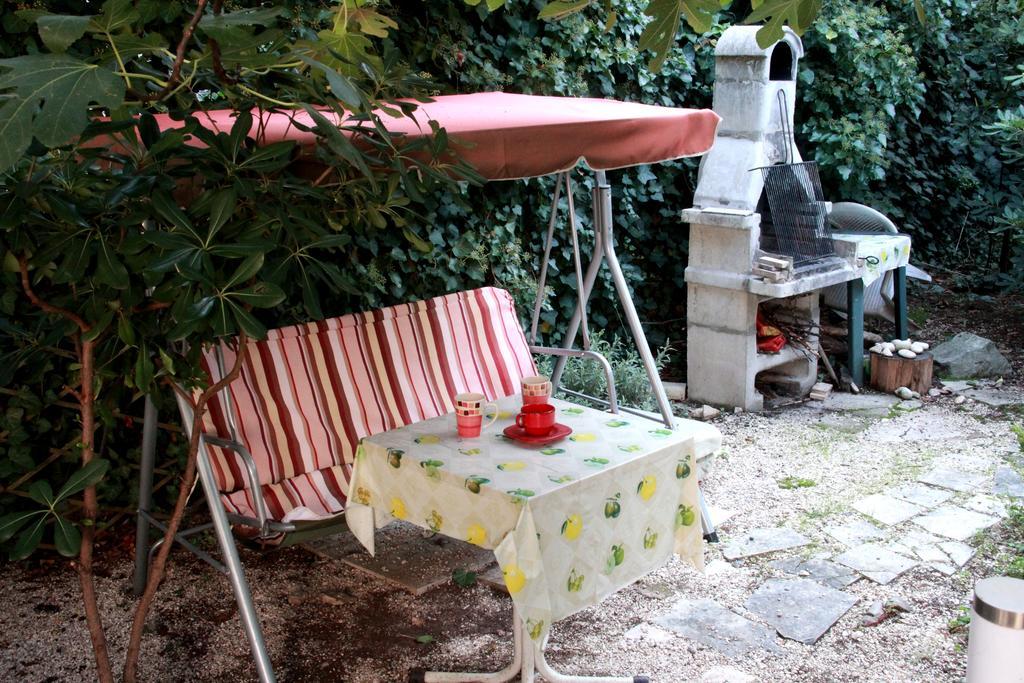Guest House With Garden - Zuvan Split Zewnętrze zdjęcie