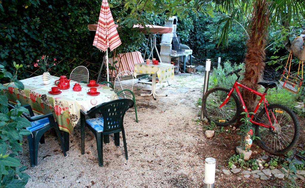 Guest House With Garden - Zuvan Split Zewnętrze zdjęcie
