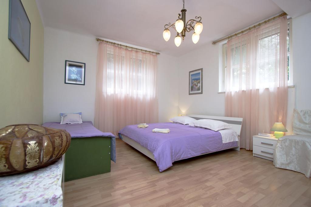 Guest House With Garden - Zuvan Split Zewnętrze zdjęcie
