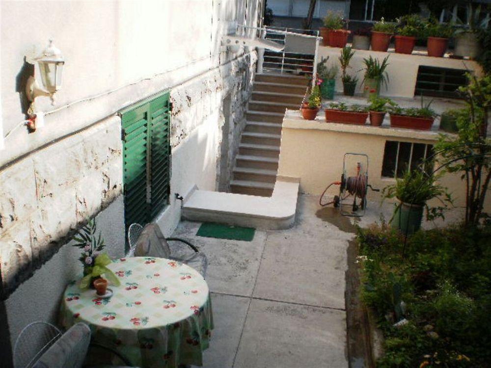 Guest House With Garden - Zuvan Split Zewnętrze zdjęcie