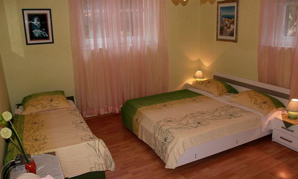 Guest House With Garden - Zuvan Split Zewnętrze zdjęcie