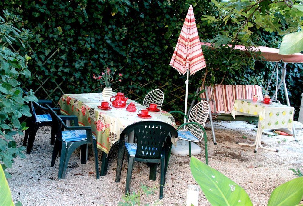 Guest House With Garden - Zuvan Split Zewnętrze zdjęcie
