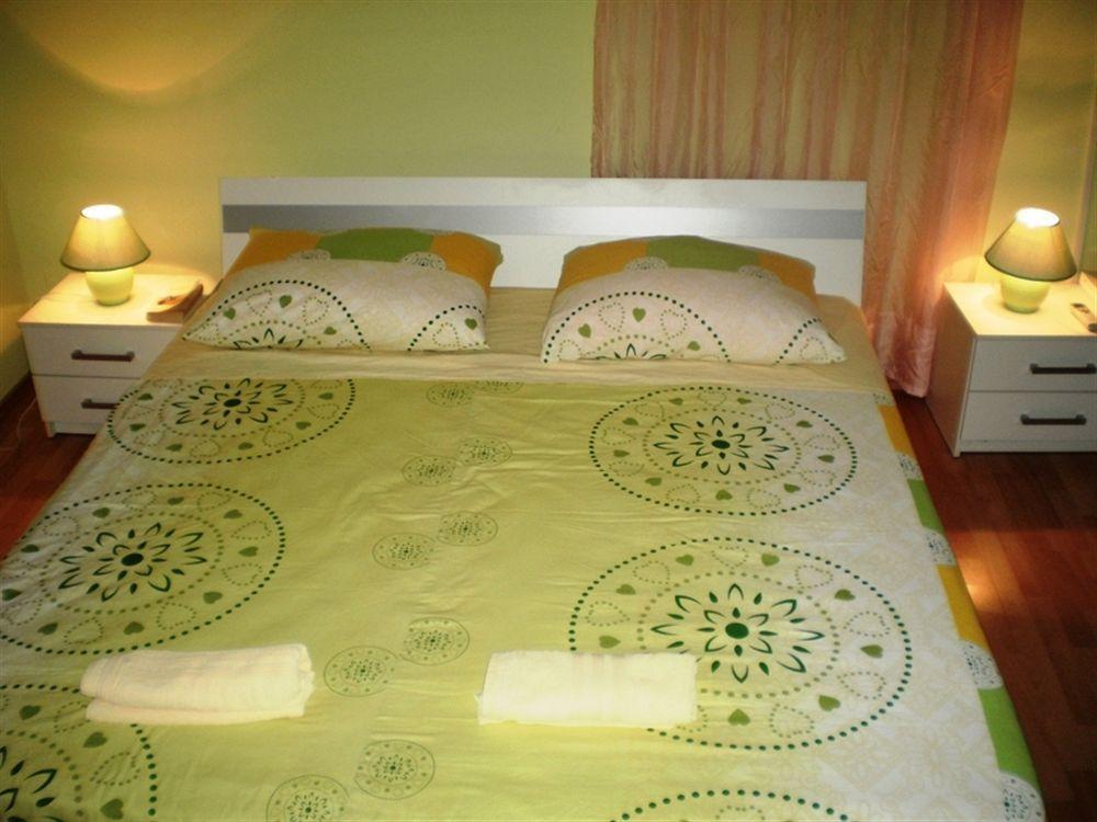 Guest House With Garden - Zuvan Split Zewnętrze zdjęcie